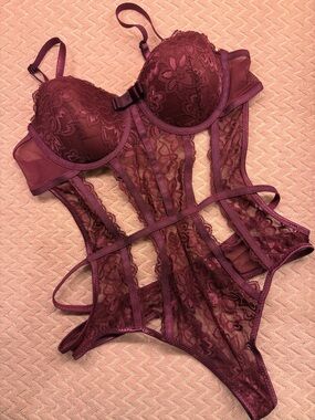Women’s Lace Bodysuit Teddy in Plum — Unbranded